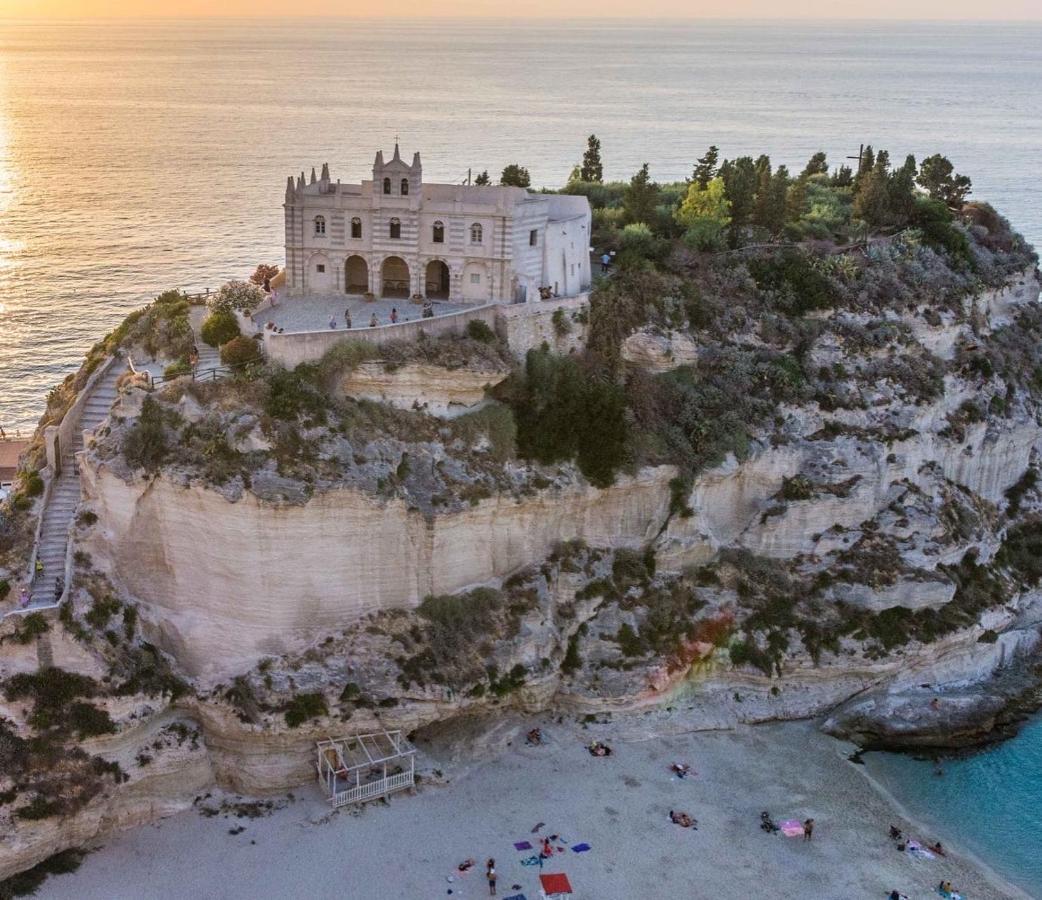 Lady White Hotel Tropea Bagian luar foto